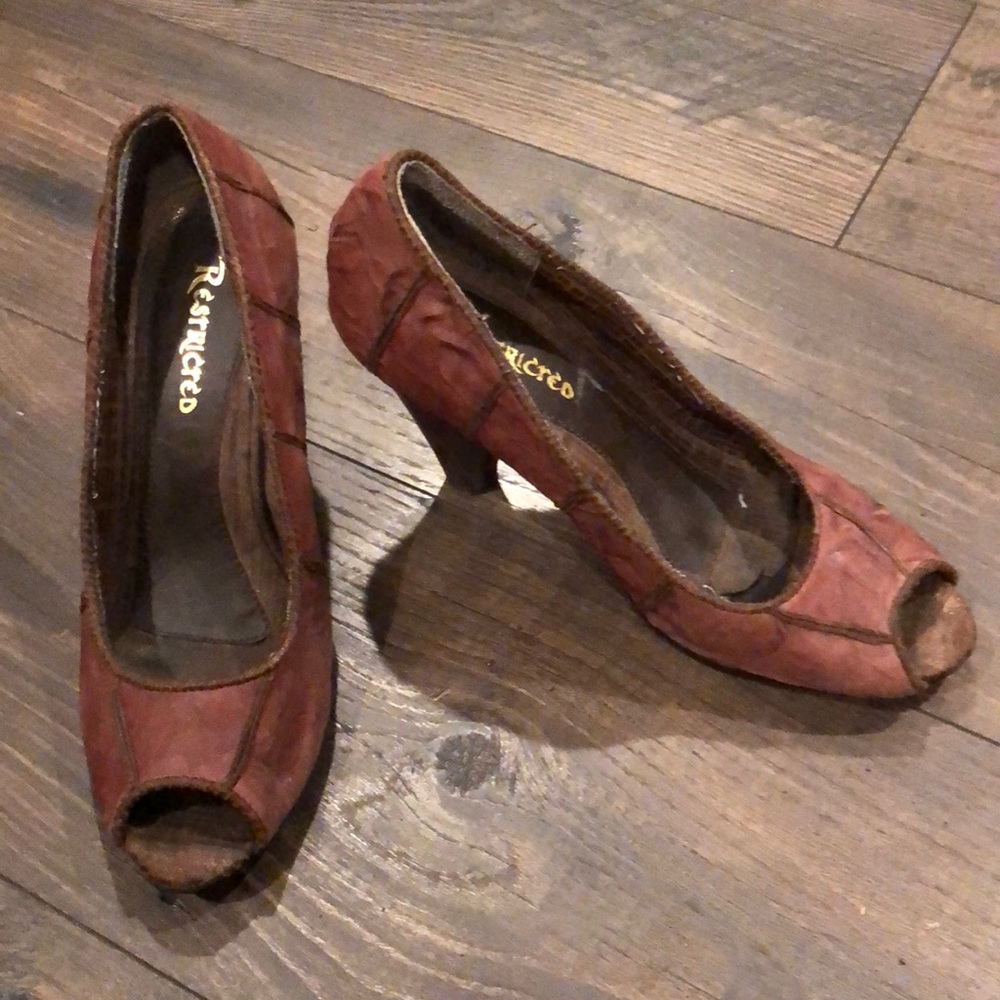 Brown leather heels- 7.5